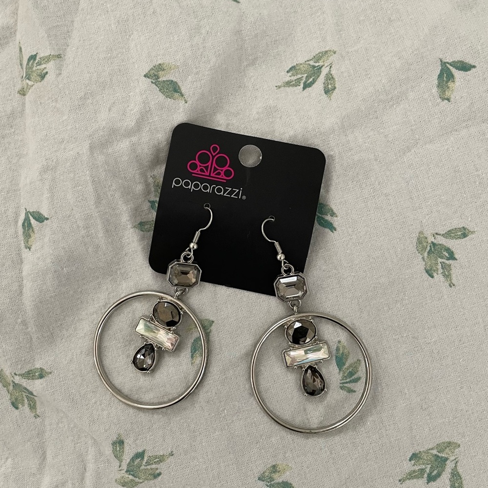 PAPARAZZI - Silver Hoop Earrings